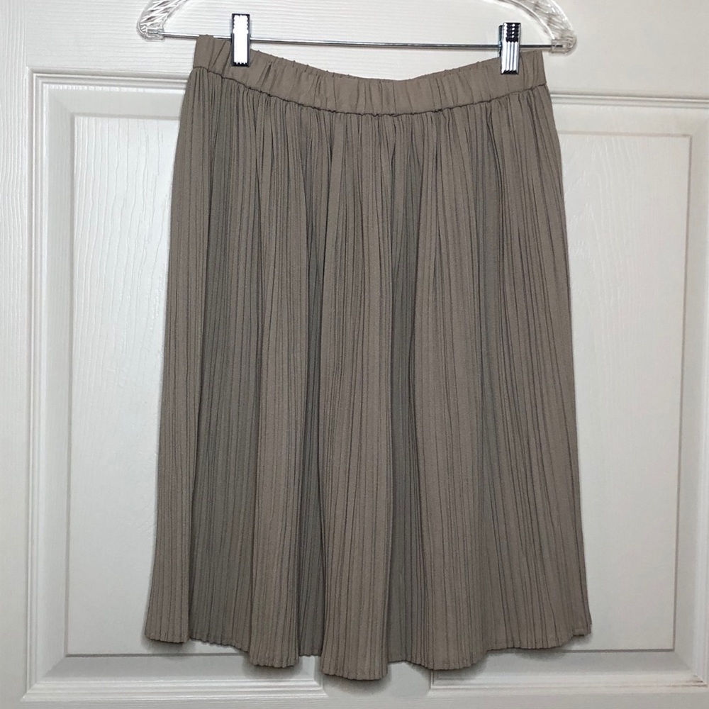 Vintage Jones New York pleated skirt size 10 taupe